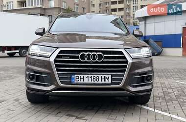 Внедорожник / Кроссовер Audi Q7 2017 в 