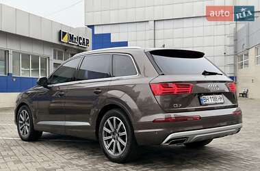 Внедорожник / Кроссовер Audi Q7 2017 в 