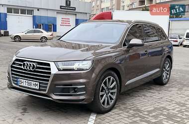 Внедорожник / Кроссовер Audi Q7 2017 в 
