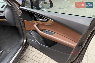 Внедорожник / Кроссовер Audi Q7 2017 в 