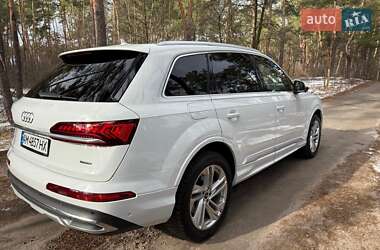Внедорожник / Кроссовер Audi Q7 2021 в 