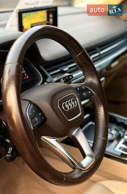 Внедорожник / Кроссовер Audi Q7 2016 в 