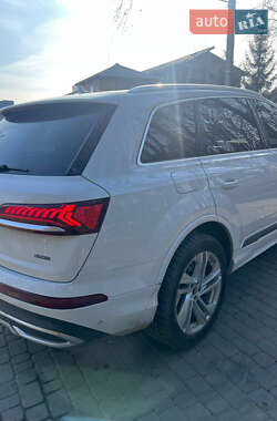 Внедорожник / Кроссовер Audi Q7 2021 в 