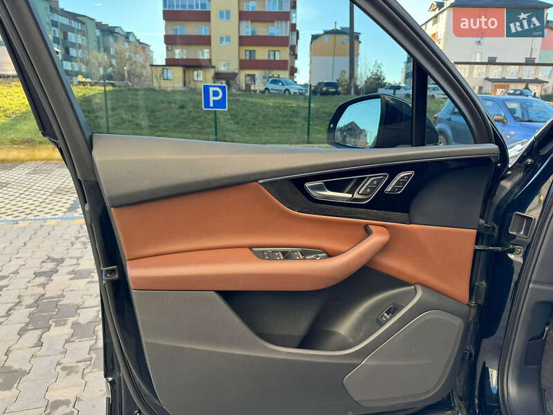 Позашляховик / Кросовер Audi Q7 2016 в Львові