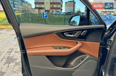 Внедорожник / Кроссовер Audi Q7 2016 в 