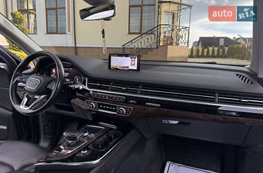 Внедорожник / Кроссовер Audi Q7 2016 в 