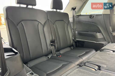 Внедорожник / Кроссовер Audi Q7 2016 в 