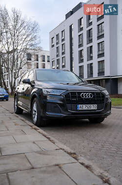 Позашляховик / Кросовер Audi Q7 2021 в Дніпрі