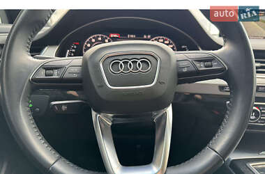Позашляховик / Кросовер Audi Q7 2018 в 
