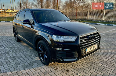 Внедорожник / Кроссовер Audi Q7 2016 в 