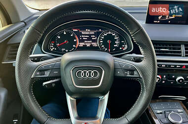 Внедорожник / Кроссовер Audi Q7 2016 в 