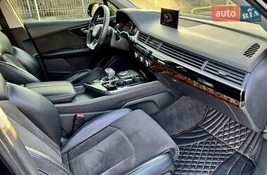 Внедорожник / Кроссовер Audi Q7 2016 в 