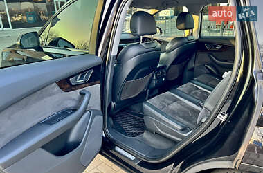 Внедорожник / Кроссовер Audi Q7 2016 в 