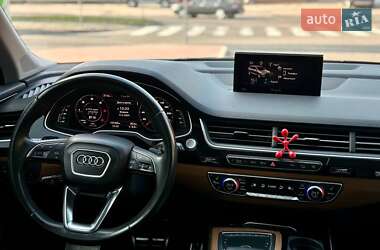 Позашляховик / Кросовер Audi Q7 2015 в 