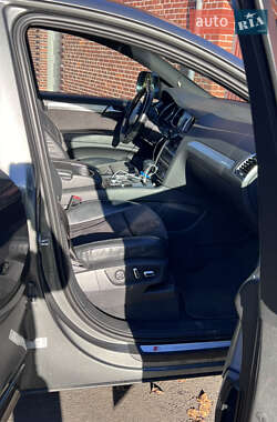 Внедорожник / Кроссовер Audi Q7 2014 в 