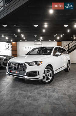 Внедорожник / Кроссовер Audi Q7 2022 в 