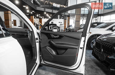 Внедорожник / Кроссовер Audi Q7 2022 в 