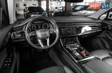 Внедорожник / Кроссовер Audi Q7 2022 в 
