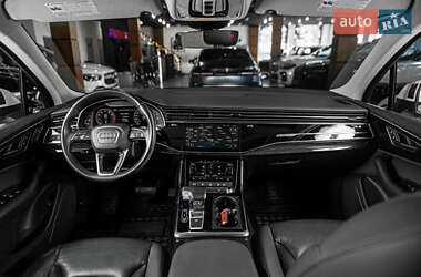 Внедорожник / Кроссовер Audi Q7 2022 в 
