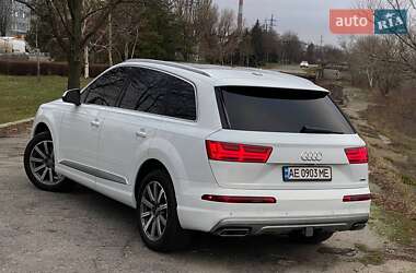 Позашляховик / Кросовер Audi Q7 2017 в Дніпрі