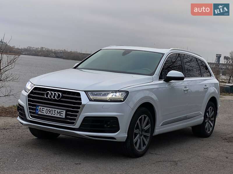 Позашляховик / Кросовер Audi Q7 2017 в Дніпрі