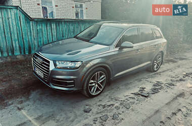 Внедорожник / Кроссовер Audi Q7 2015 в 