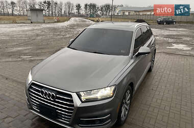 Внедорожник / Кроссовер Audi Q7 2016 в 