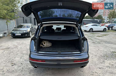 Позашляховик / Кросовер Audi Q7 2013 в 