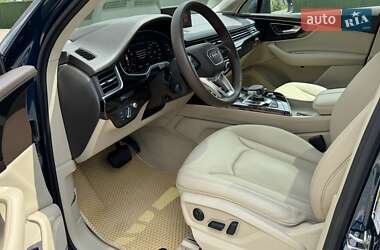 Внедорожник / Кроссовер Audi Q7 2017 в 