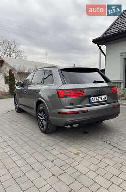 Внедорожник / Кроссовер Audi Q7 2017 в 