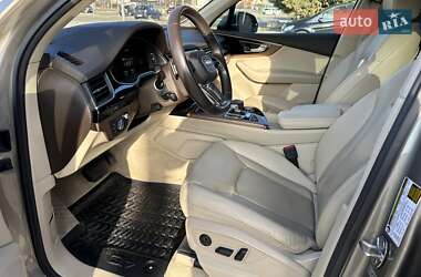 Внедорожник / Кроссовер Audi Q7 2016 в 