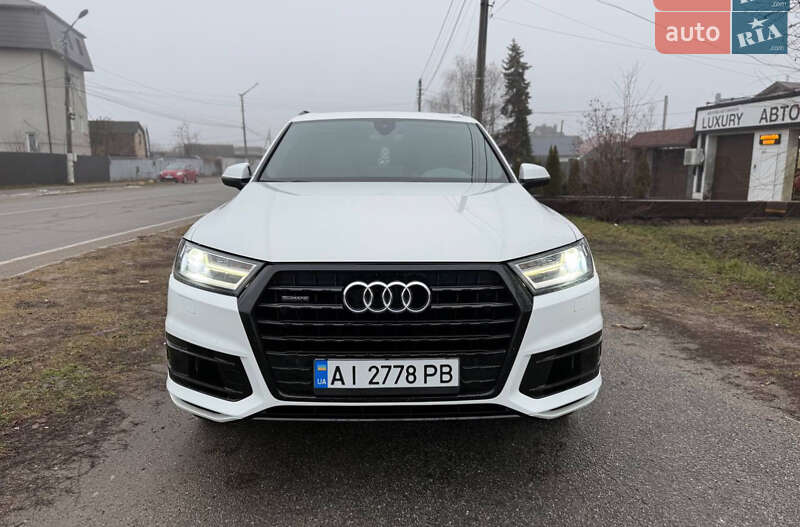 Внедорожник / Кроссовер Audi Q7 2016 в 