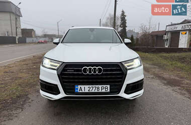 Внедорожник / Кроссовер Audi Q7 2016 в 
