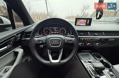 Внедорожник / Кроссовер Audi Q7 2016 в 