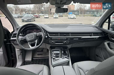 Позашляховик / Кросовер Audi Q7 2018 в 