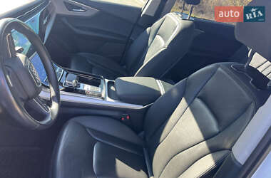 Внедорожник / Кроссовер Audi Q7 2021 в 