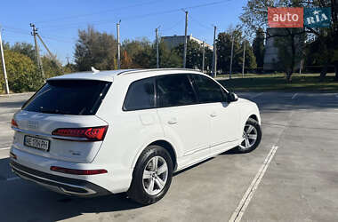 Внедорожник / Кроссовер Audi Q7 2021 в 