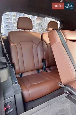 Внедорожник / Кроссовер Audi Q7 2016 в 