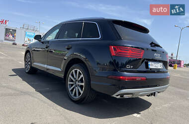 Внедорожник / Кроссовер Audi Q7 2017 в 