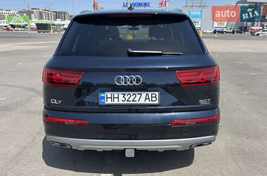Внедорожник / Кроссовер Audi Q7 2017 в 