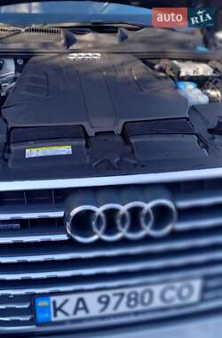 Внедорожник / Кроссовер Audi Q7 2016 в 