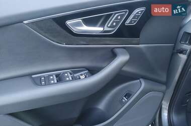 Внедорожник / Кроссовер Audi Q7 2017 в 