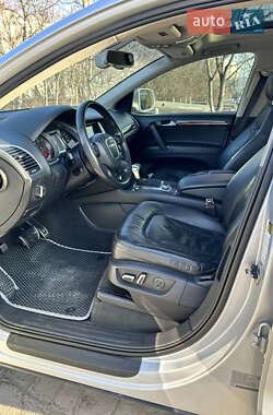 Внедорожник / Кроссовер Audi Q7 2011 в 