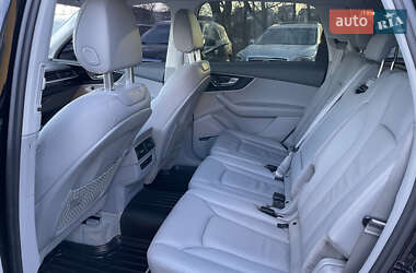 Внедорожник / Кроссовер Audi Q7 2017 в 