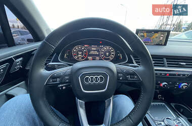 Внедорожник / Кроссовер Audi Q7 2017 в 