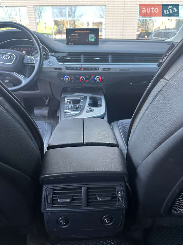 Позашляховик / Кросовер Audi Q7 2016 в Житомирі