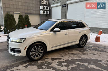 Внедорожник / Кроссовер Audi Q7 2016 в 