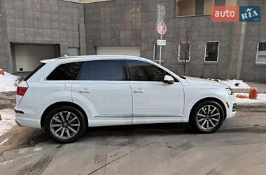Внедорожник / Кроссовер Audi Q7 2016 в 
