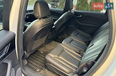 Внедорожник / Кроссовер Audi Q7 2016 в 