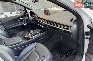 Внедорожник / Кроссовер Audi Q7 2016 в 